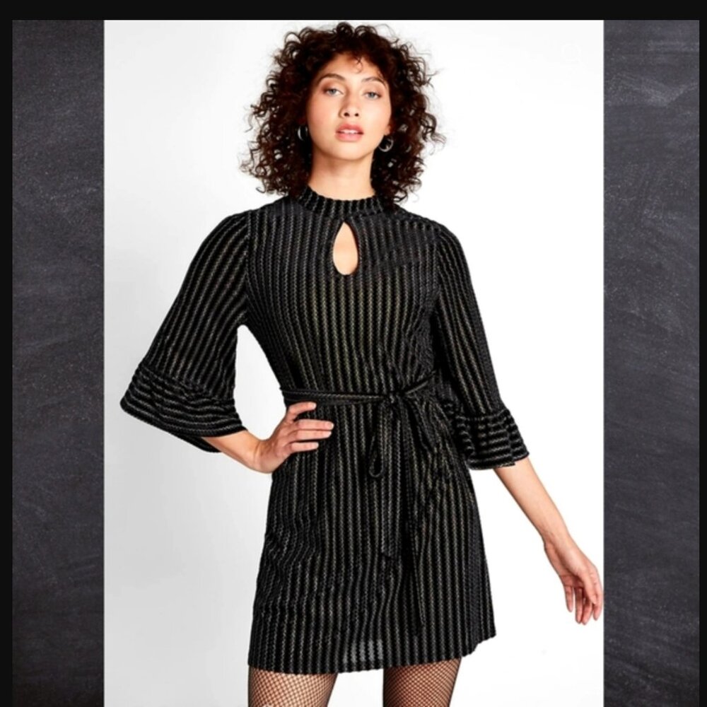 Modcloth Fab Feedback Black and Silver Zig-Zag Mock Neck Size small